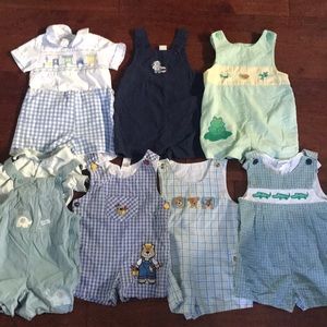 7 boys 24 month outfits. No stains.